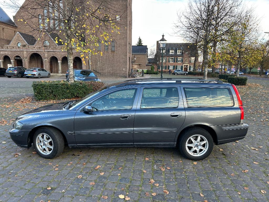Volvo V70 2.4 140PK 2004/YOUNGTIMER/NIEUWE APK/AIRCO/CRUISEC, Auto's, Volvo, Voorwielaandrijving, 750 kg, Leder en Stof, Stationwagon