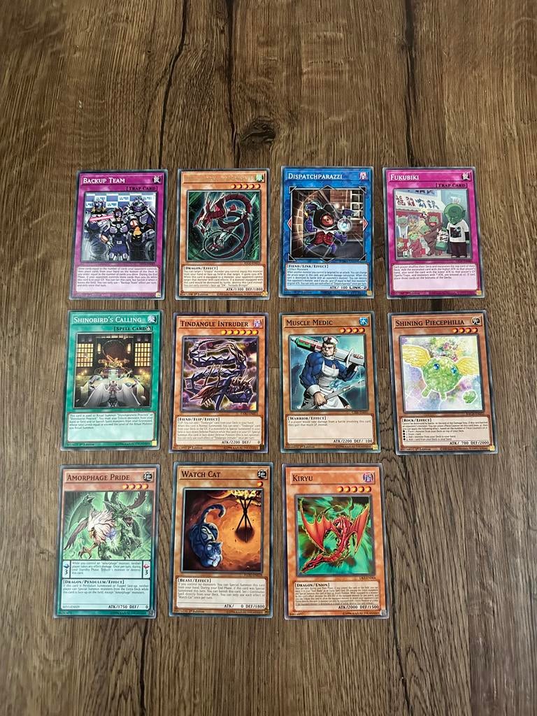 Yu-gi-Oh! Kaarten 11 stuks, Ophalen of Verzenden, Zo goed als nieuw, Meerdere kaarten