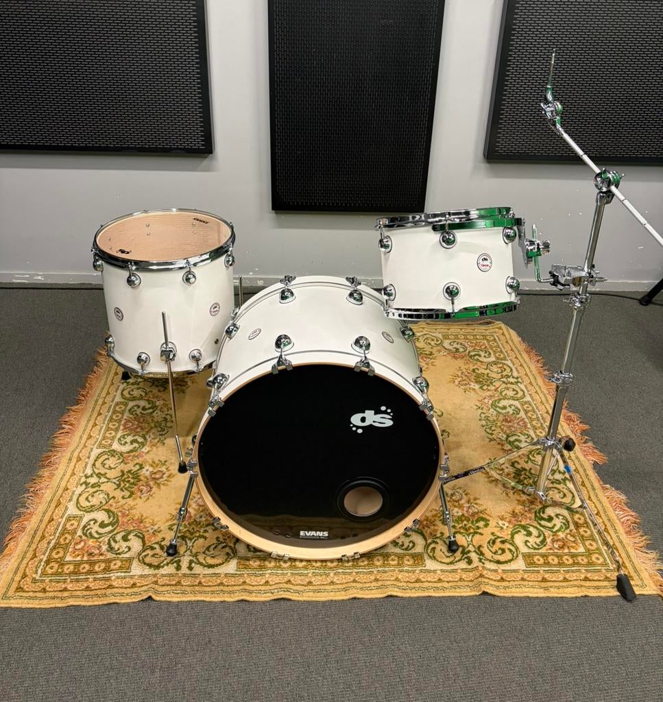 Ds drum Venom snow white 24” 13” 16”, Muziek en Instrumenten, Drumstellen en Slagwerk, Ophalen, Zo goed als nieuw, Overige merken