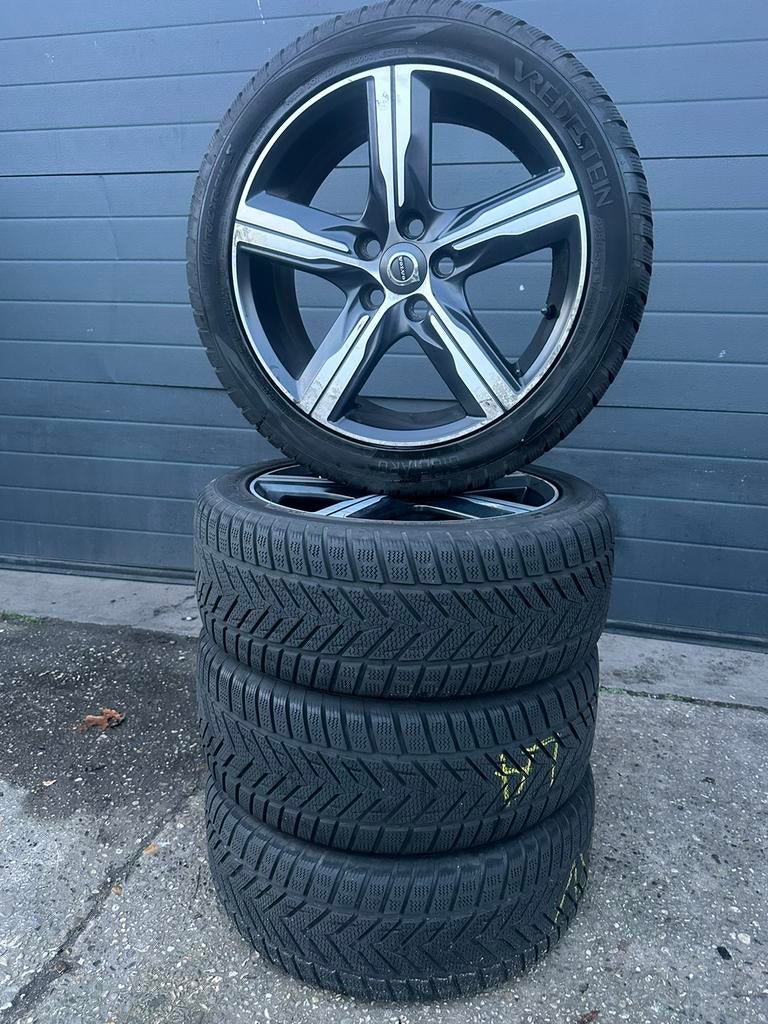 Volvo ixion II velgen 17 inch met winterbanden v40, Auto-onderdelen, Banden en Velgen, Velg(en), Winterbanden, 17 inch, 225 mm