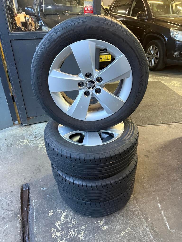 Skoda Fabia Velgen met Banden 185/60 R15, Ophalen, Gebruikt, 15 inch, Banden en Velgen