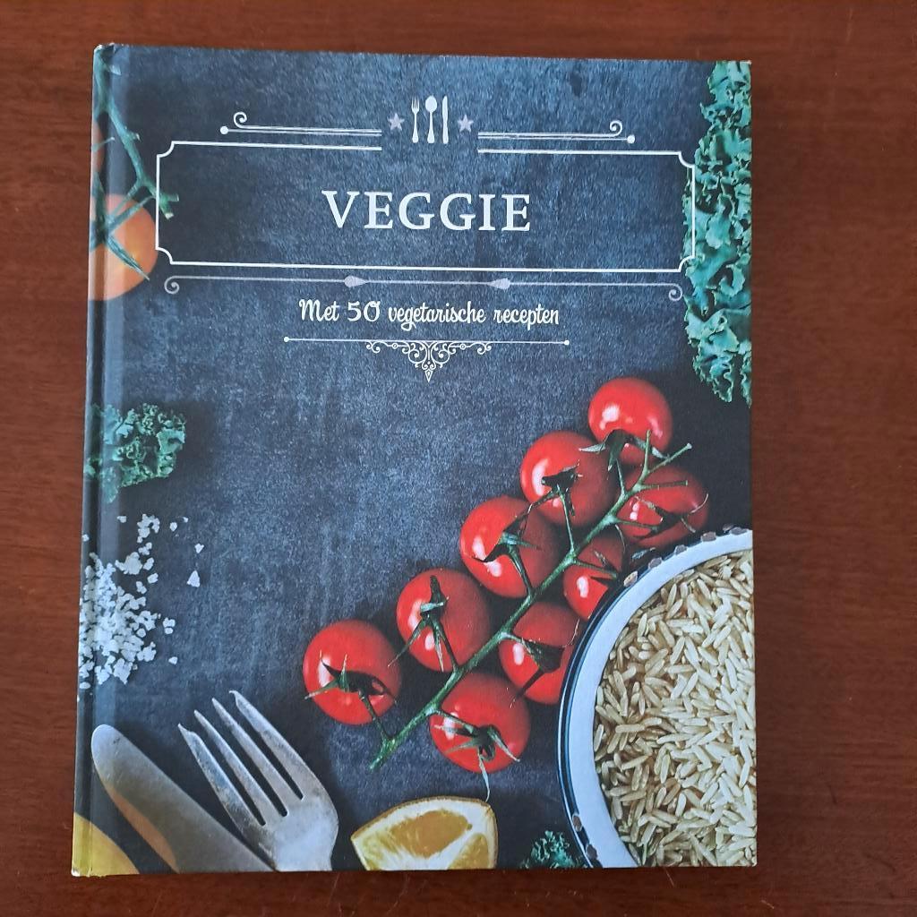 Veggie met 50 vegetarische recepten, Boeken, Kookboeken, Vegetarisch, Diverse auteurs, Ophalen of Verzenden, Zo goed als nieuw