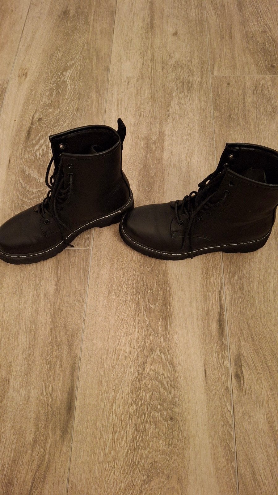 Zwarte veterlaarzen met witte stiksels, Kleding | Dames, Zwart, Lage of Enkellaarzen, Ophalen of Verzenden, Zo goed als nieuw