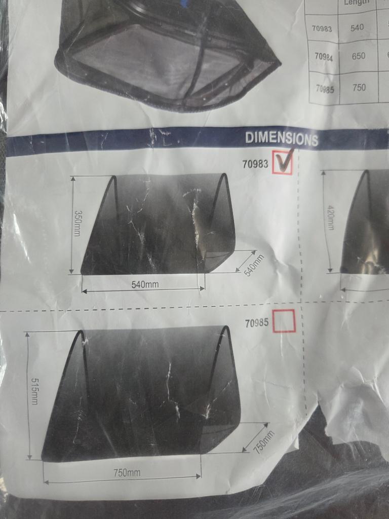 2 stuks horren voor vluchtluik afmeting 54 x 54 cm, Ophalen, Nieuw, Overige typen