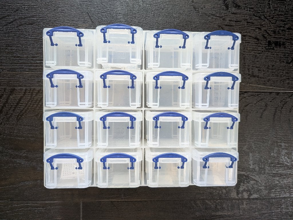 Really Useful Boxes Muurkubus met 16 Boxen 0,14 Liter, Ophalen of Verzenden, Zo goed als nieuw, 250 mm of meer