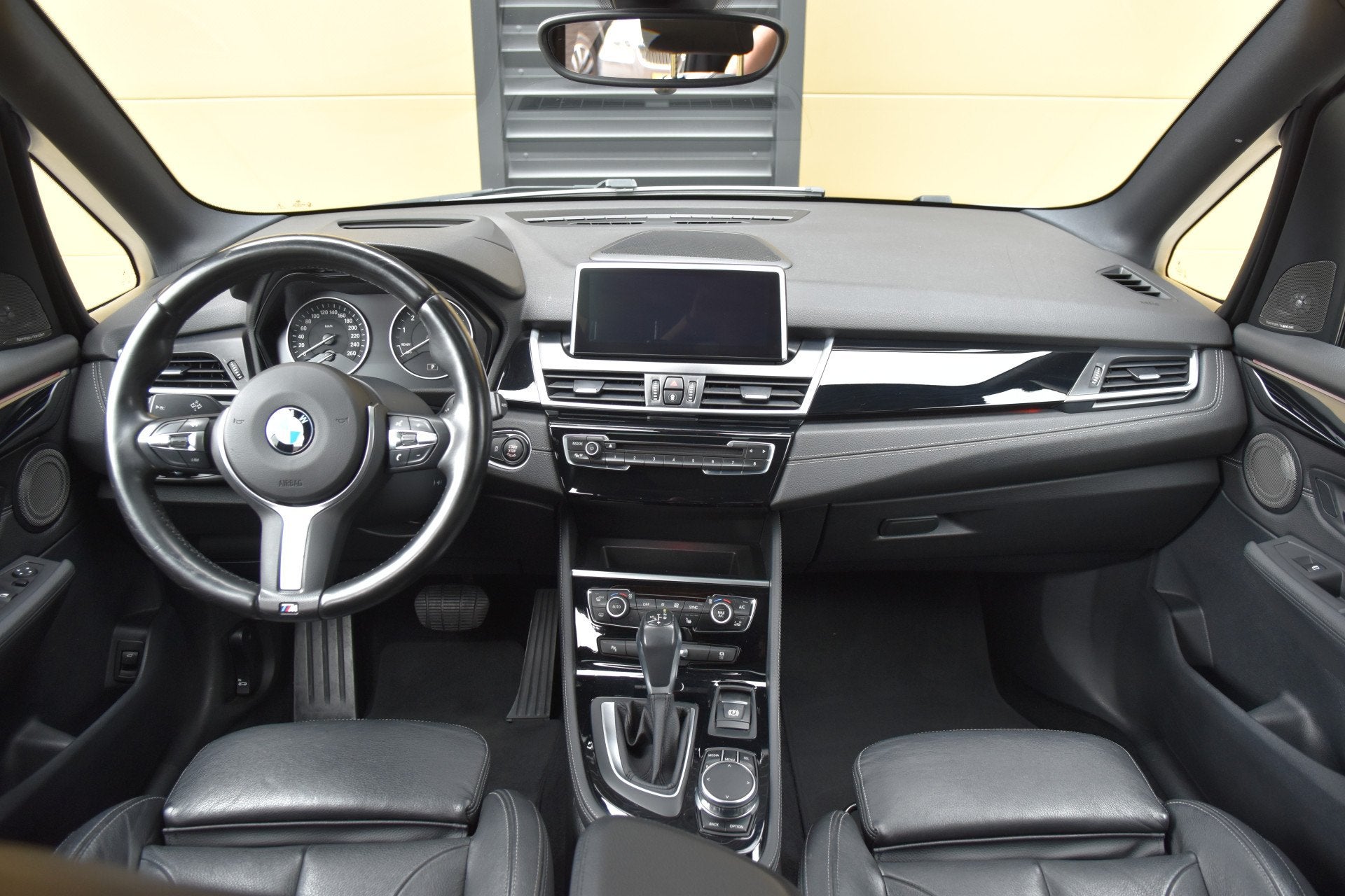 BMW 2 Serie Active Tourer 220i High Executive * Sportline *, Auto's, 730 kg, Gebruikt, Met garantie (alle), Zwart