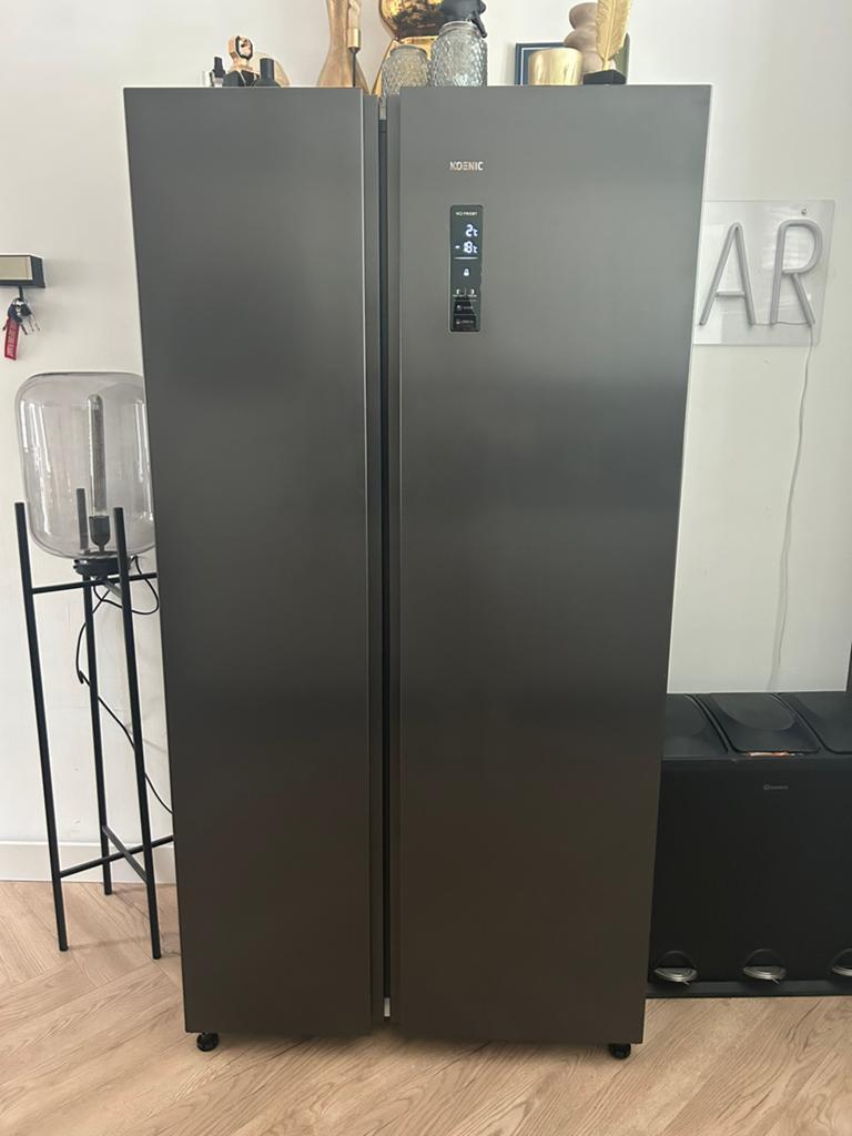 Koenic Amerikaanse koelkast side-by-side Zwart/RVS look, 200 liter of meer, 60 cm of meer, Met aparte vriezer, Zo goed als nieuw