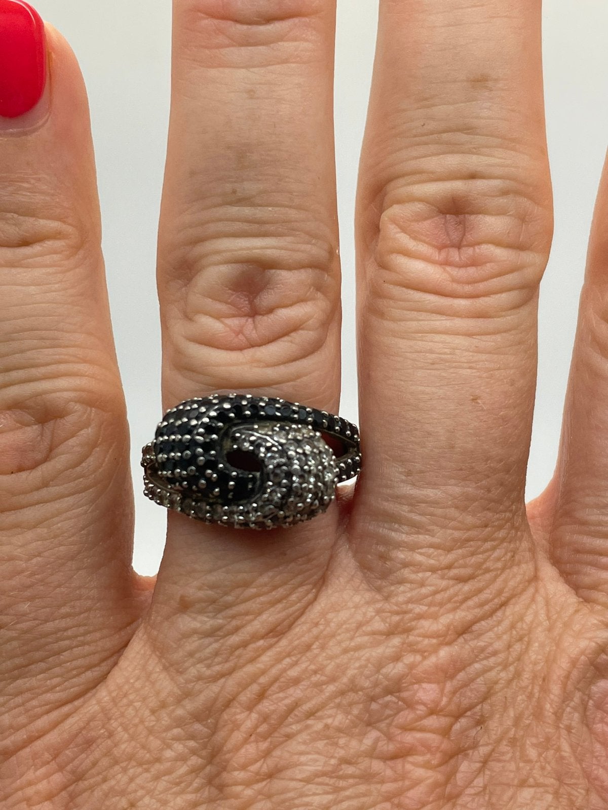 F710 Prachtige zilveren ring donkere strass maat 18, 18 tot 19, Ophalen of Verzenden, X, Dame