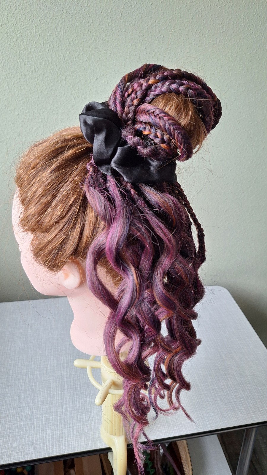 ponytail synthetische vlechten en dreads paars mix krullen, Sieraden, Tassen en Uiterlijk, Ophalen of Verzenden, Nieuw, Pruik of Haarverlenging