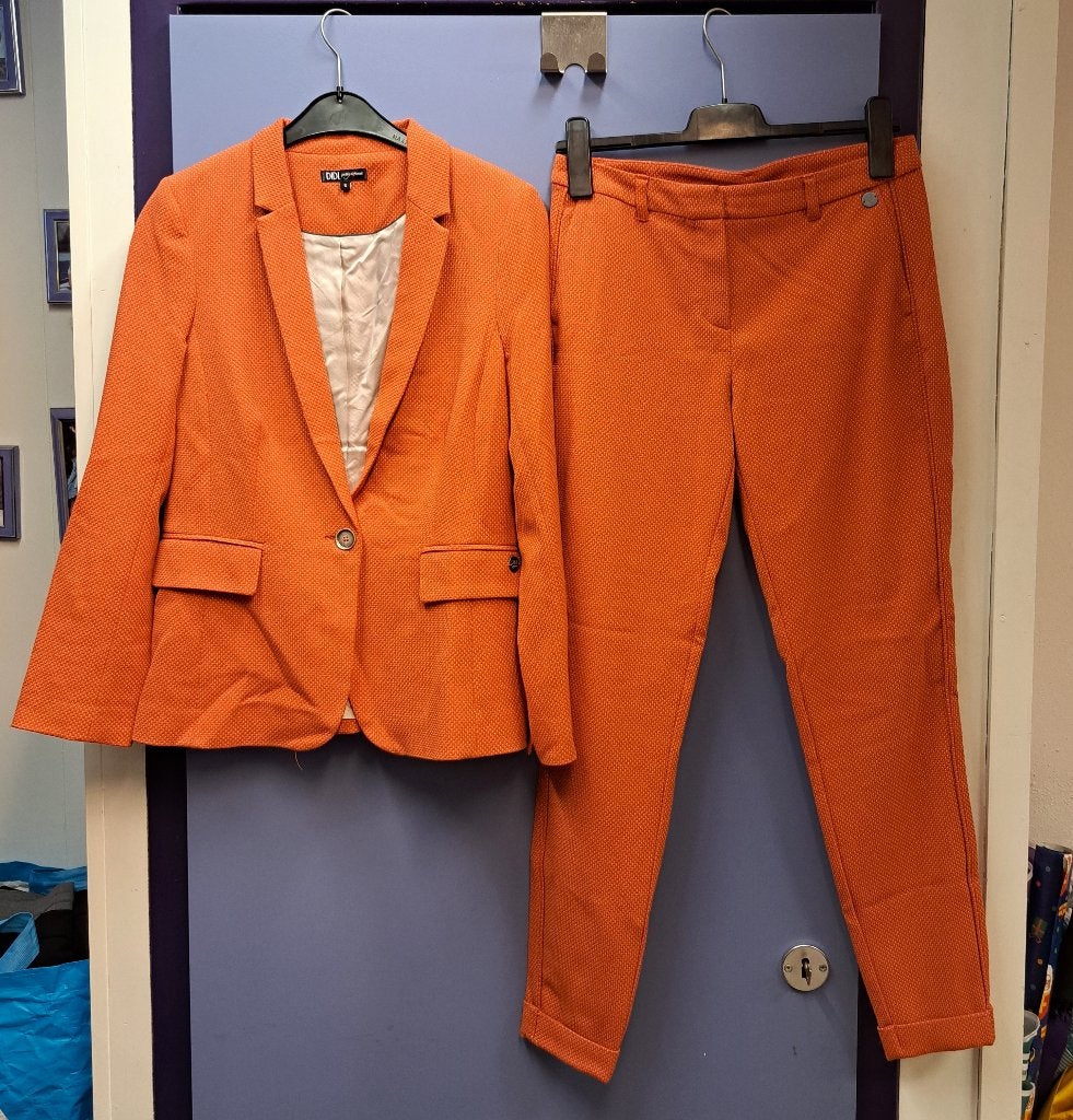 Didi broekpak in warm oranje gestippelde stof mt XS-S 47551