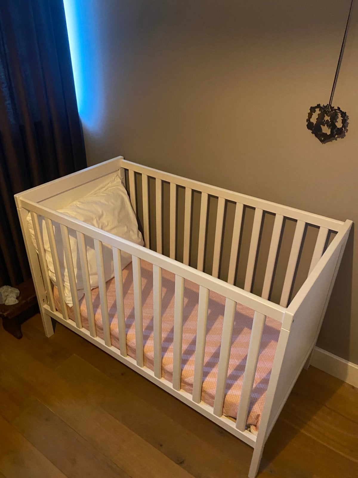 Mooi Kinderledikantje wit 60x120, Ophalen, Zo goed als nieuw, Jongetje of Meisje