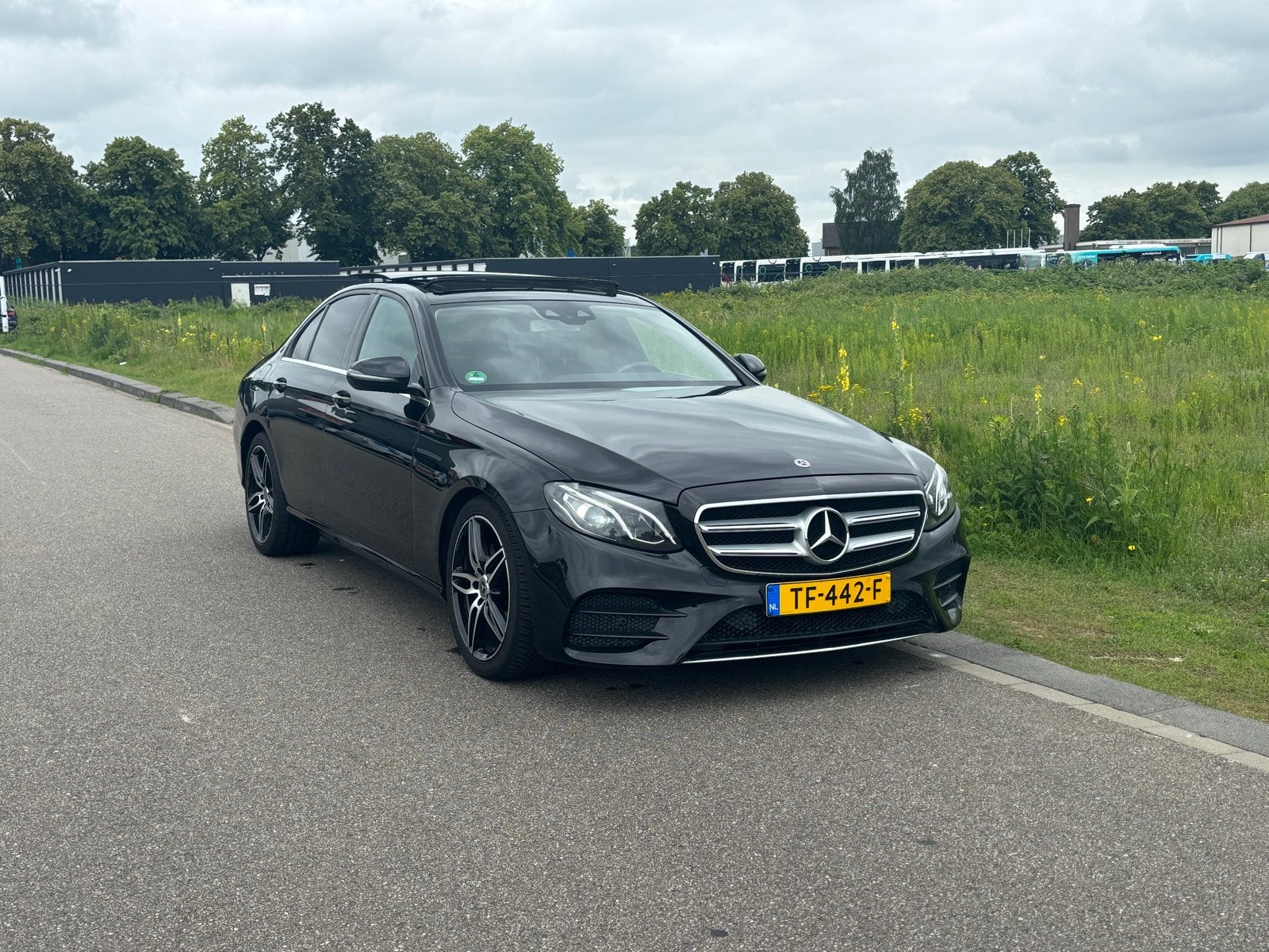 Mercedes-Benz E200 AMG Line Automaat 2018|Dealer onderhouden, Auto's, Mercedes-Benz, Automaat, Achterwielaandrijving, 4 cilinders