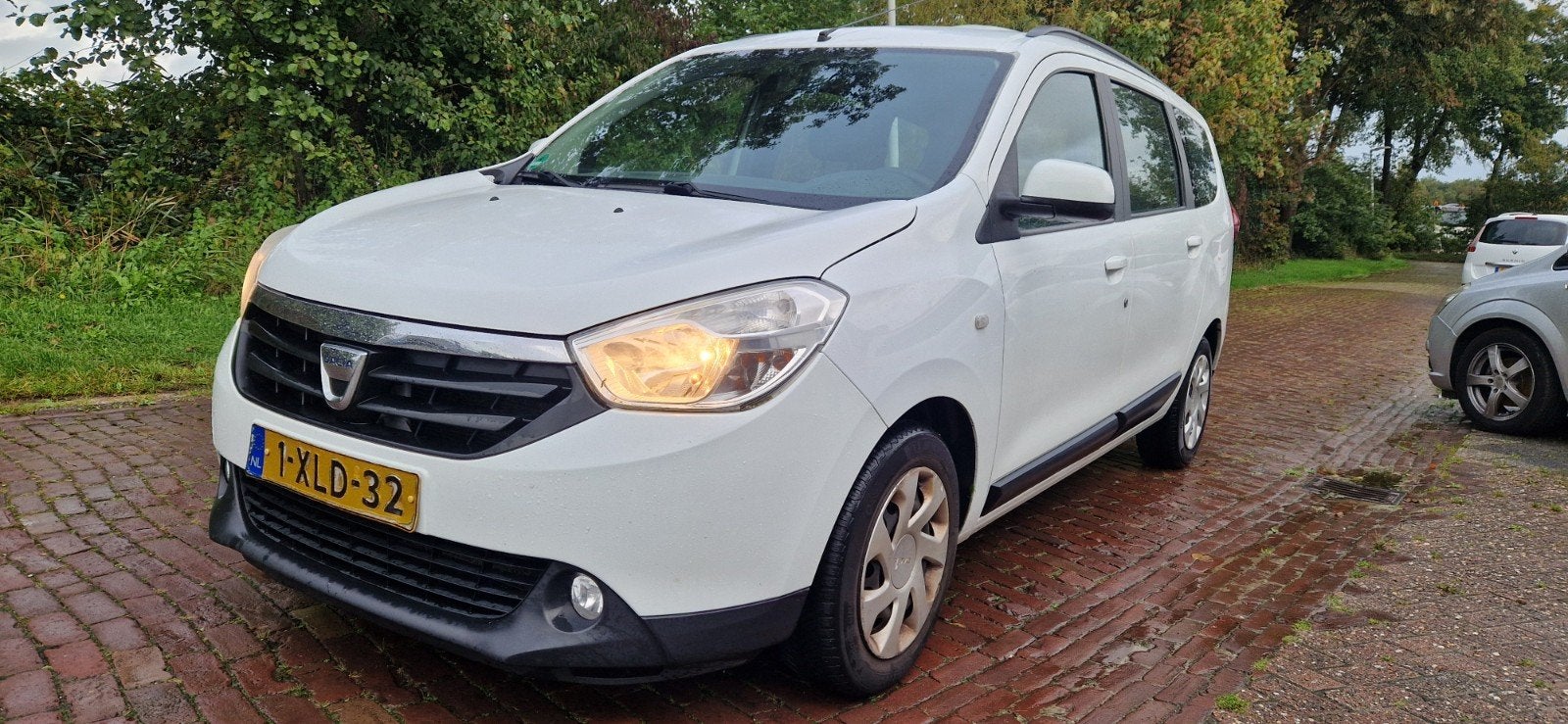 Dacia Lodgy 1.2 TCE 85KW Stepway 2014 7 pers. DEALER Ond., Auto's, Voorwielaandrijving, Dealer onderhouden, 4 cilinders, 7 stoelen