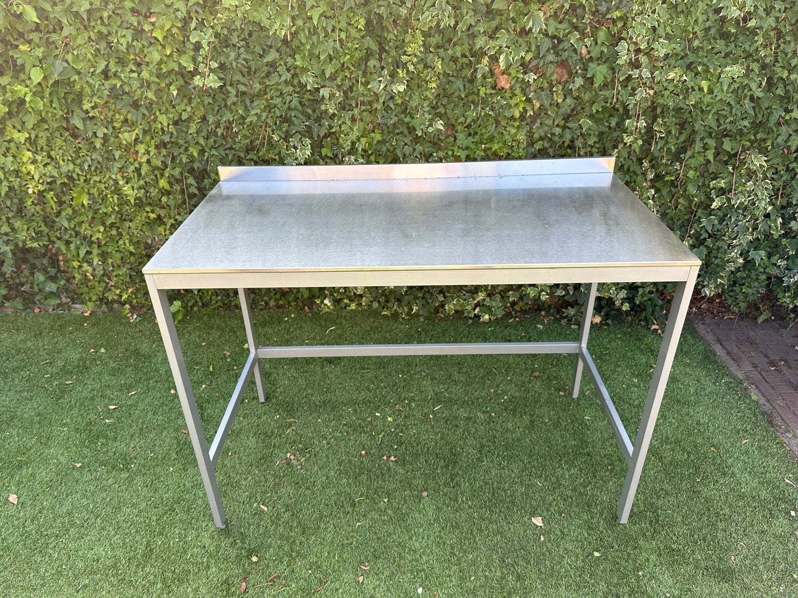 Metalen werkbank/tafel met RVS blad, Ophalen, Gebruikt, 100 tot 150 cm, Tot twee personen