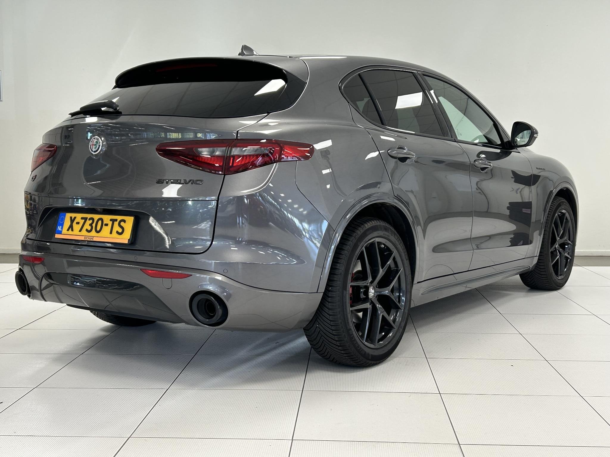 Alfa Romeo Stelvio 2.0 T AWD Veloce | Camera | Harman Kardon, Auto's, Automaat, 4 cilinders, Met garantie (alle), Bedrijf