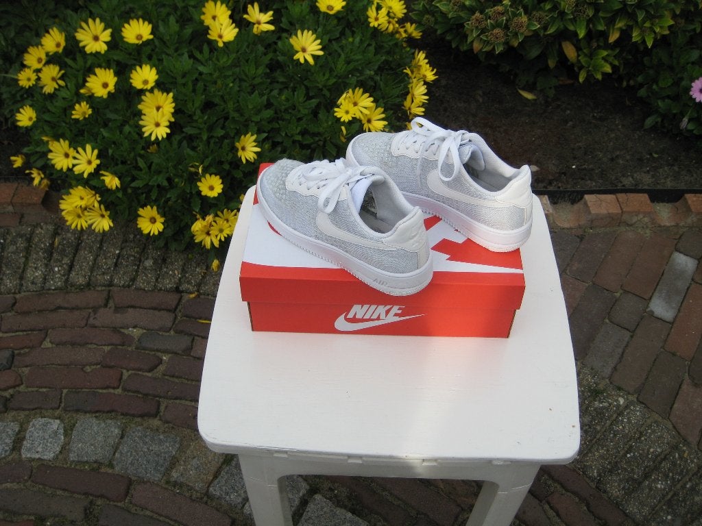 Maat : 39 . DAMES Nike Sneakers.  Air. ( wit ), Wit, Nike, Ophalen of Verzenden, Sneakers of Gympen