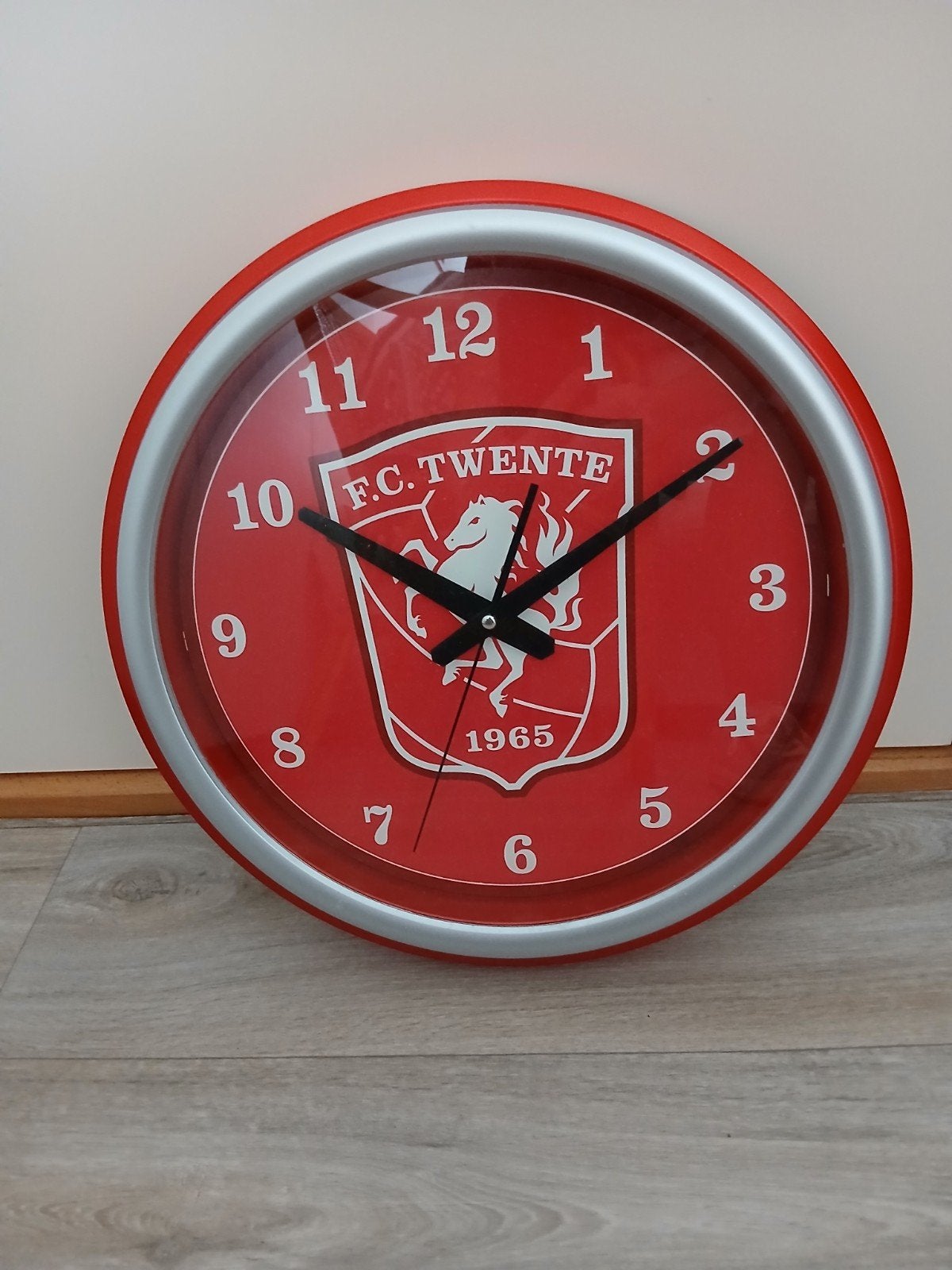 FC Twente Wandklok - Rood met clublogo, Ophalen