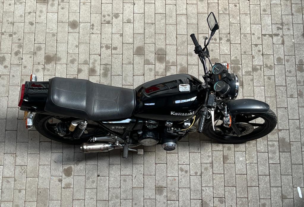 Kawasaki Z750E 1980 met Öhlins & Telefix  & Harris 4 in 1, 750 cc, 4 cilinders, Motorrijbewijs A, Handgeschakeld