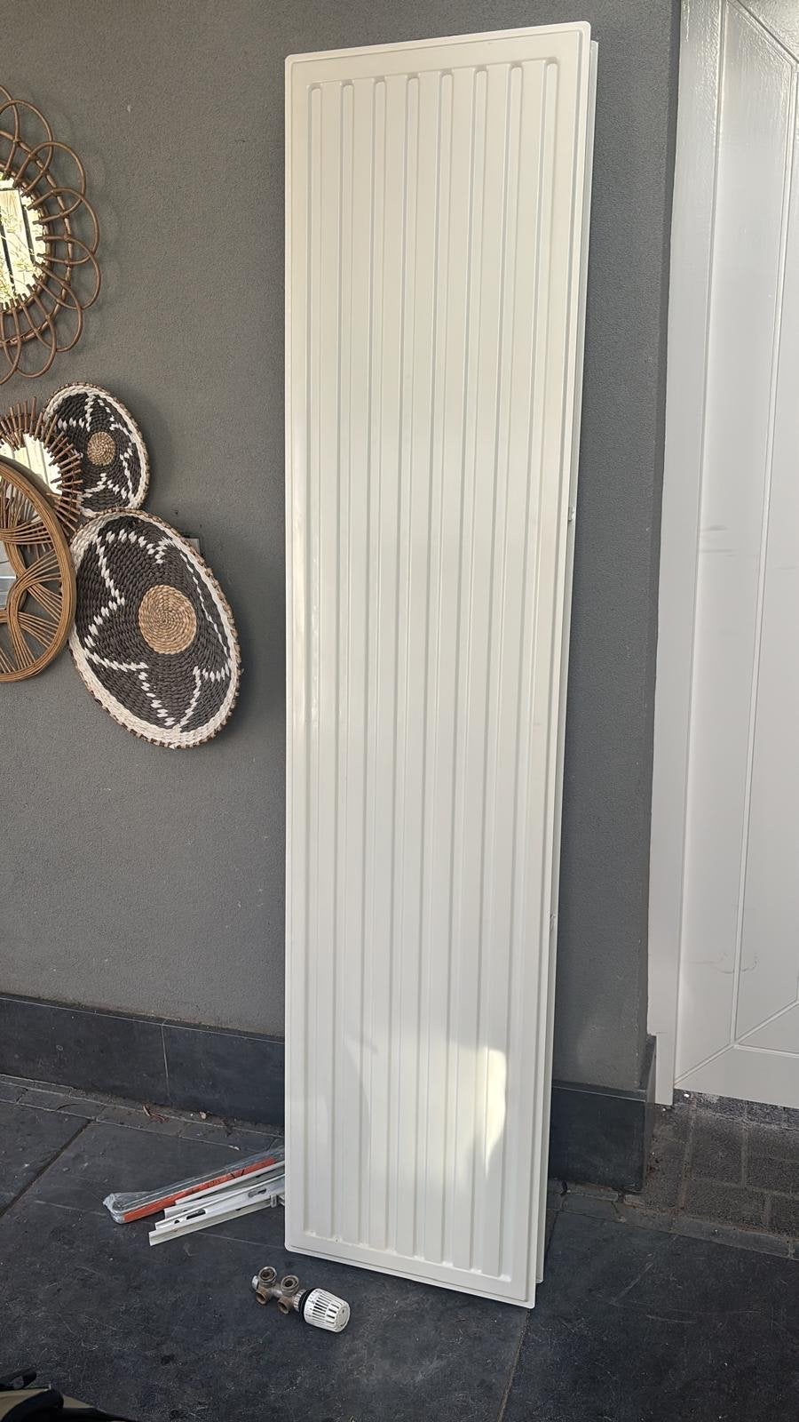 Nieuwe verticale radiator met thermostaatkraan, Ophalen, Radiator, Nieuw, Minder dan 60 cm
