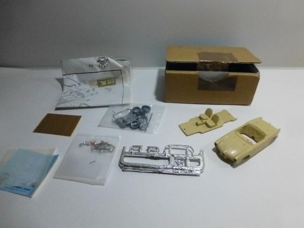Tron Alfa Romeo Giulietta Spider kit, Hobby en Vrije tijd, Modelauto's | 1:43, Ophalen of Verzenden, Zo goed als nieuw, Auto, Overige merken
