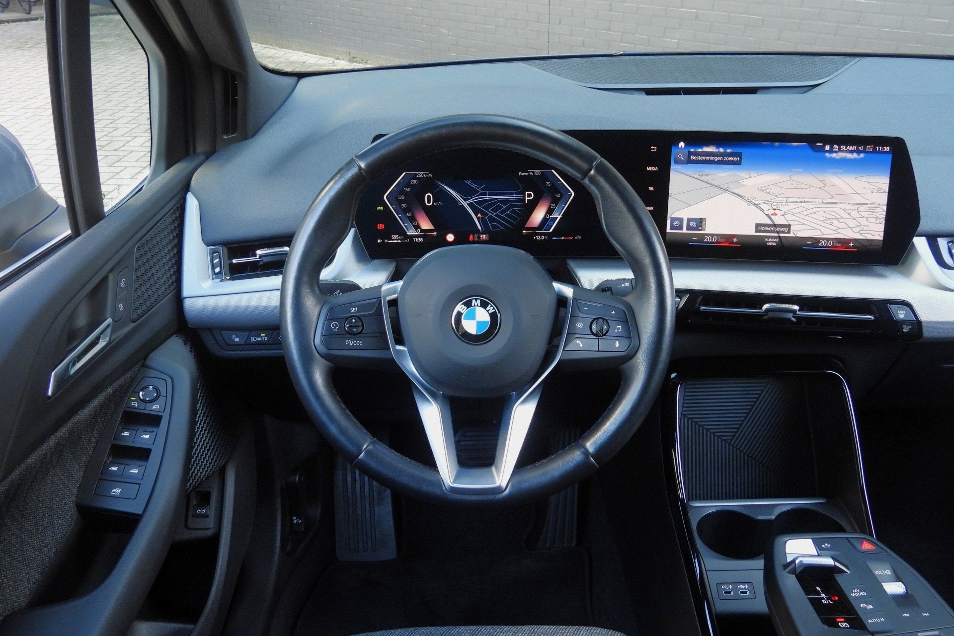 BMW 2 Serie Active Tourer 220i Automaat / Sportstoelen / Ach, Auto's, Dealer onderhouden, Stof, Gebruikt, Euro 6