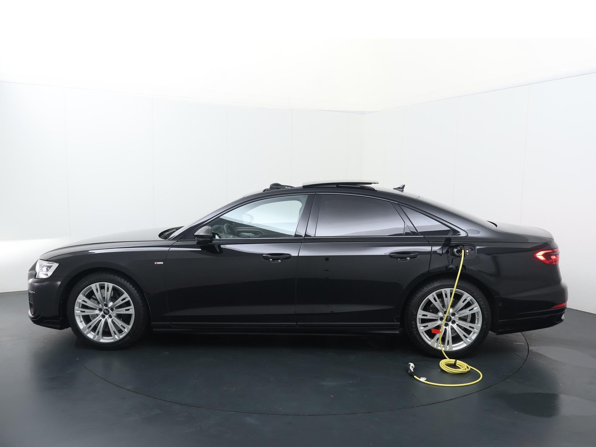 Audi A8 60 TFSI e quattro | 462 PK | SoH 89% | Panoramadak |, Auto's, 12 maanden, Gebruikt, 2995 cc, Zwart