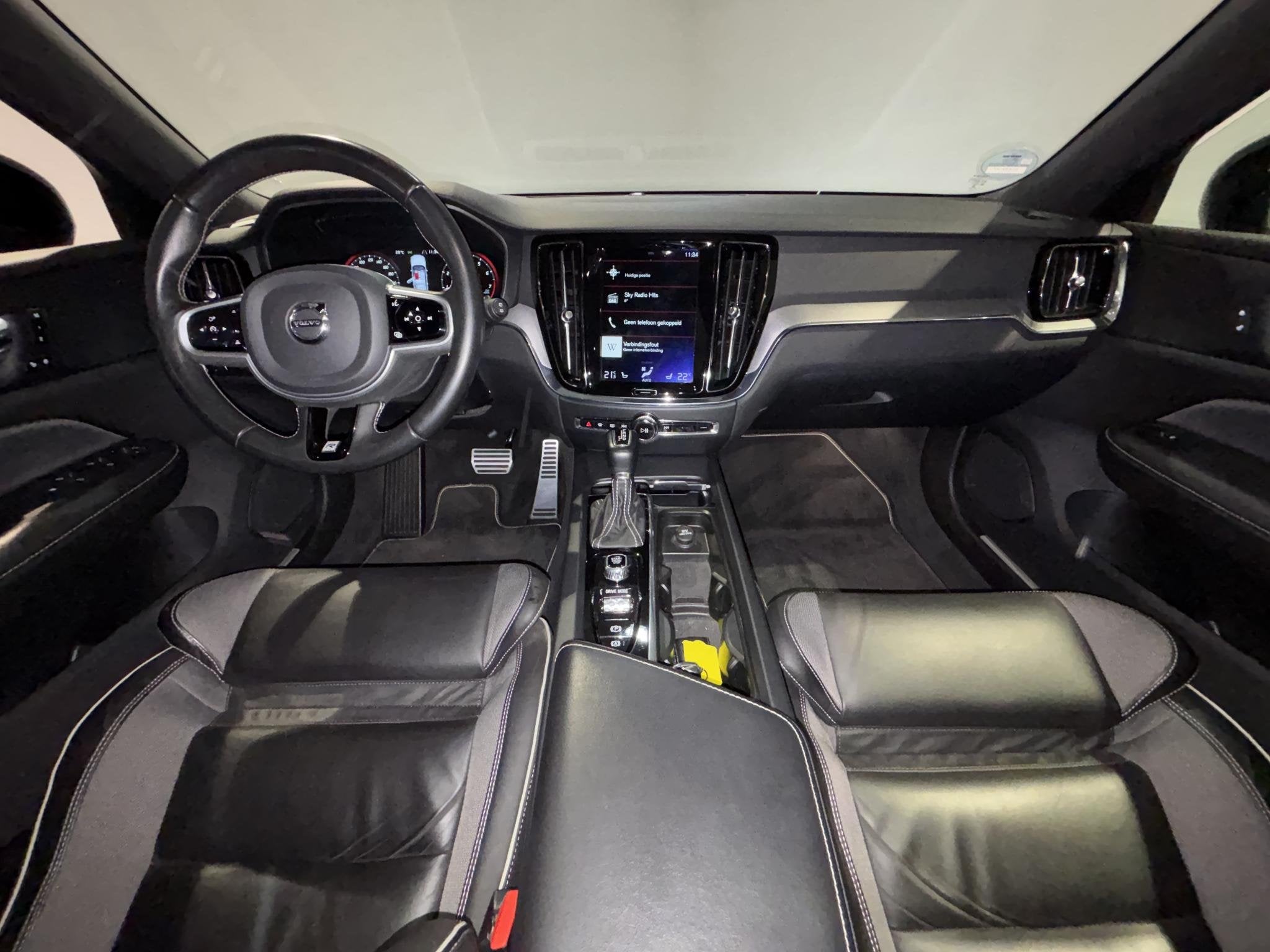 Volvo V60 2.0 T4 R-Design | Panoramadak | Cruise Control Ada, Auto's, 15 km/l, Euro 6, 1969 cc, 1603 kg