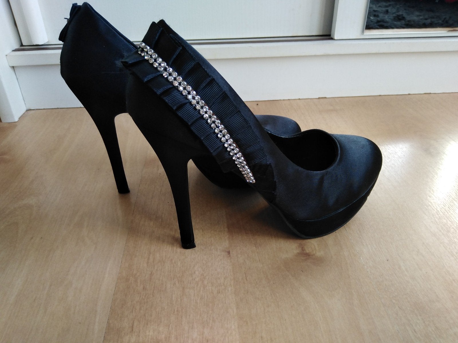 zwarte pumps met strass, Pumps, Zwart, Ophalen of Verzenden, Zo goed als nieuw