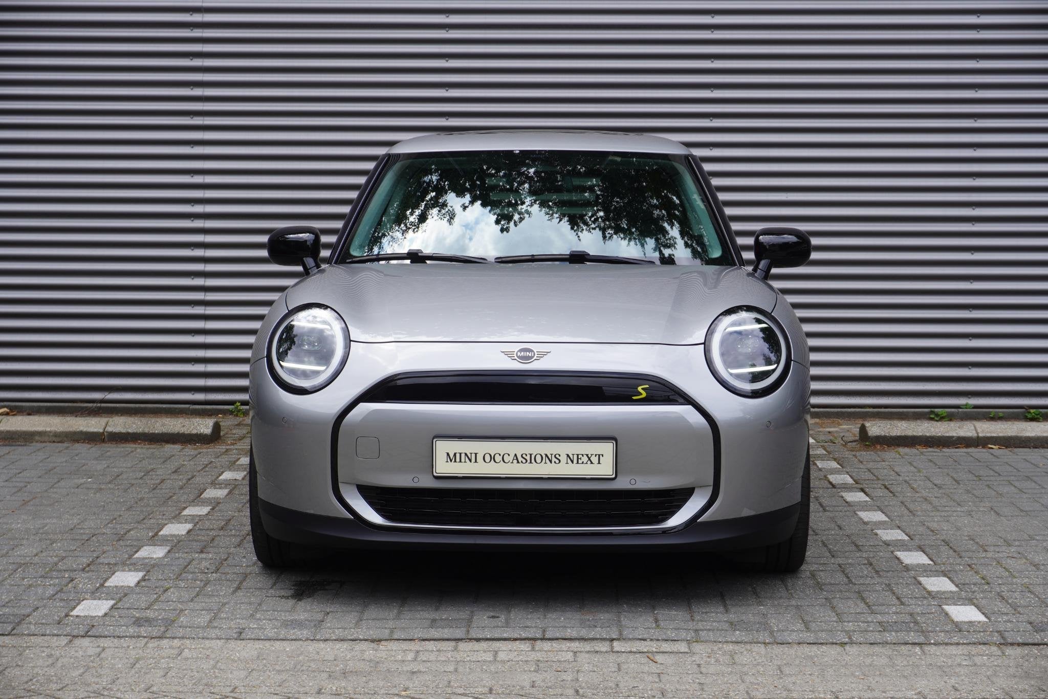 MINI 3-deurs Cooper SE | Classic Uitvoering | Glazen panoram, Auto's, Mini, Gebruikt, Zwart, 4 stoelen, Leder en Stof