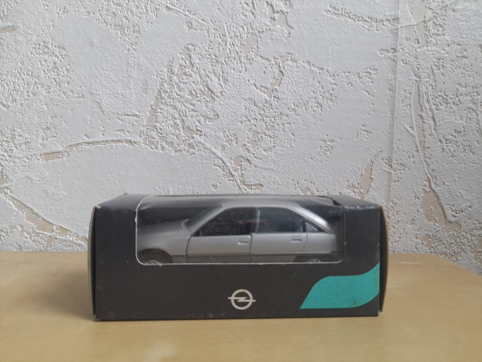 Opel Omega A zilver Gama 1:43 (incl ovp), Hobby en Vrije tijd, Modelauto's | 1:43, Ophalen of Verzenden, Zo goed als nieuw, Auto