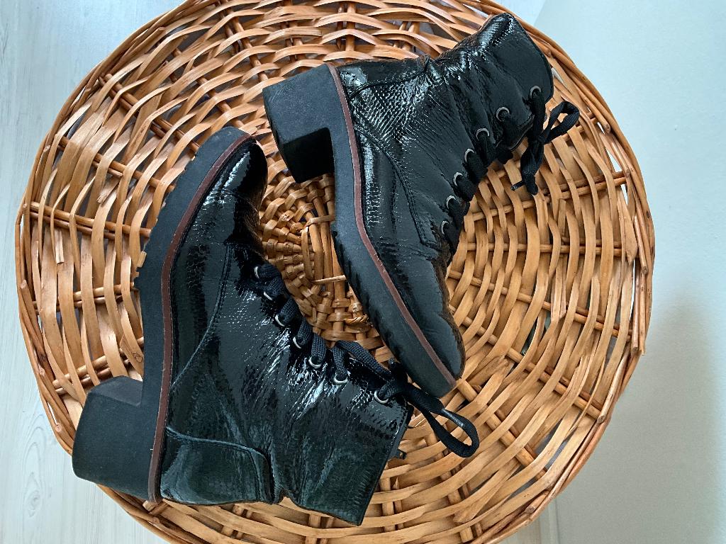 Trendy DL Sport leren enkellaarsjes maat 35, lakleer, Kleding | Dames, Schoenen, Zwart, Lage of Enkellaarzen, Ophalen of Verzenden