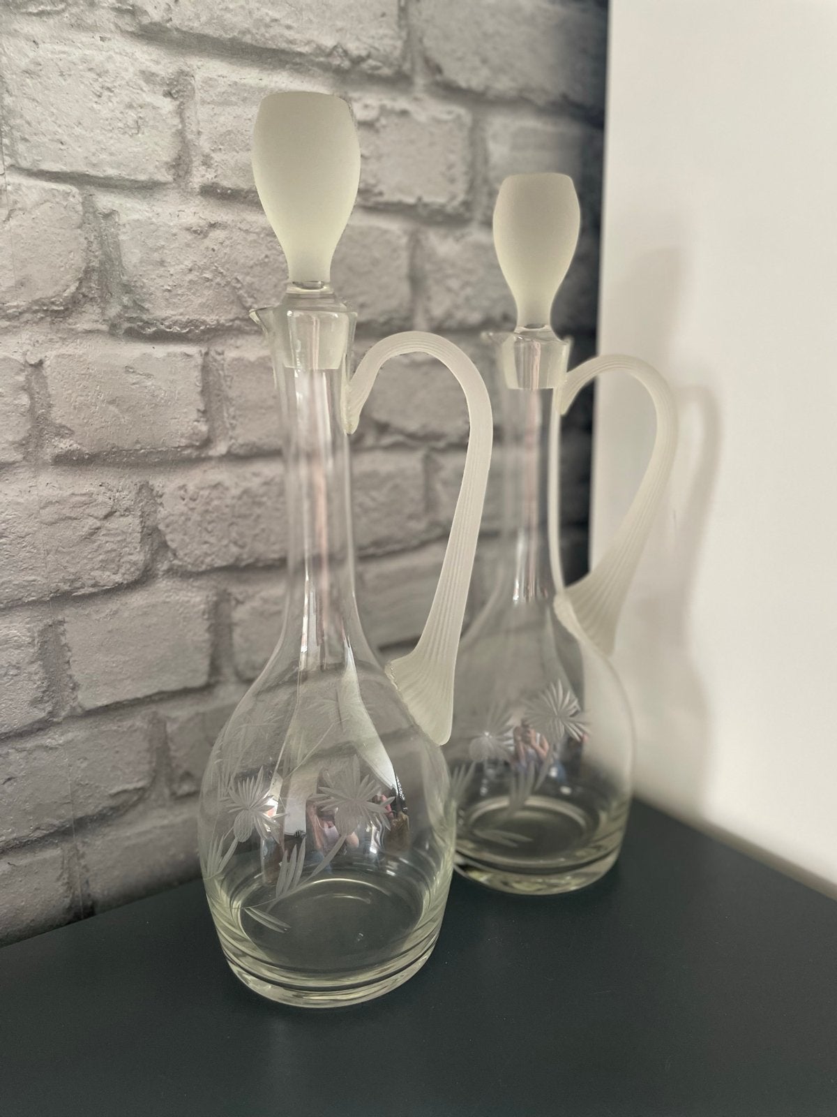 Set van 2 vintage glazen karaffen met geëtst decor, Ophalen
