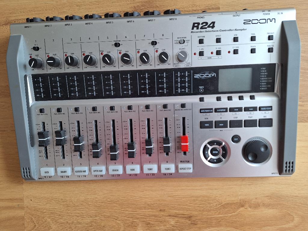 Zoom R24, Muziek en Instrumenten, Instrumenten | Toebehoren, Zo goed als nieuw, Overige instrumenten, Ophalen of Verzenden