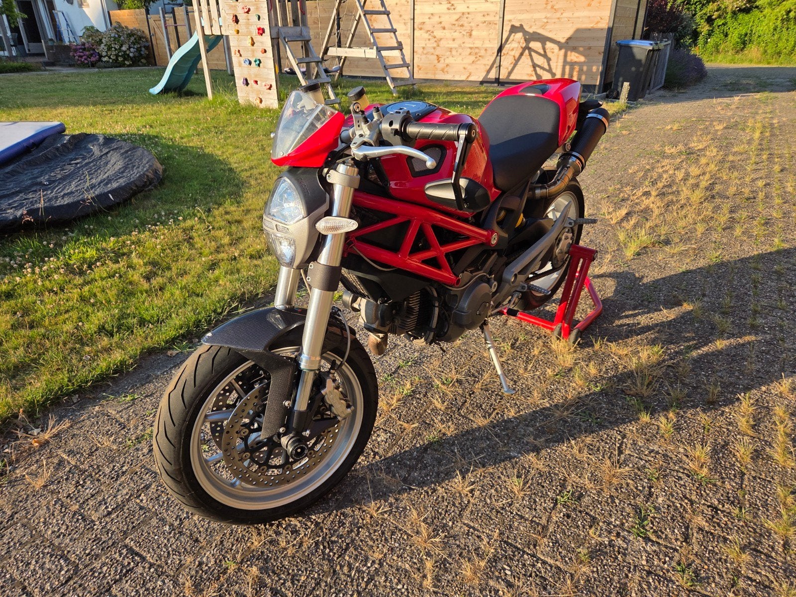 Ducati Monster 1100 uit 2009, Motoren, 2 cilinders, Sportuitlaat, Occasion, Motorrijbewijs A