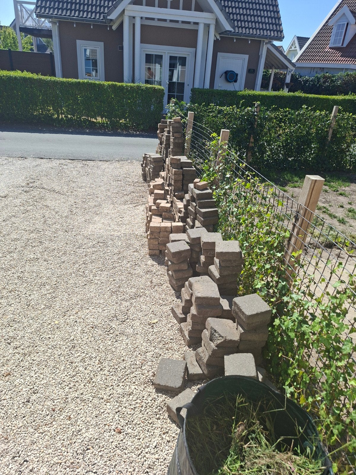 Gratis ophalen...Trommelstenen grijs en geel, Ophalen, Gebruikt, Beton, Klinkers