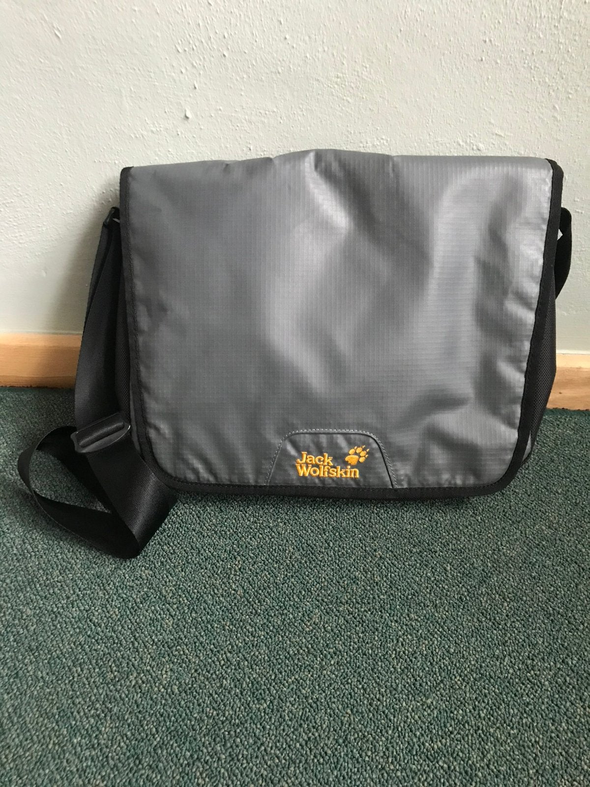 ‼️Jack Wolfskin tas Courier‼️, Ophalen of Verzenden, Zo goed als nieuw, Overige merken