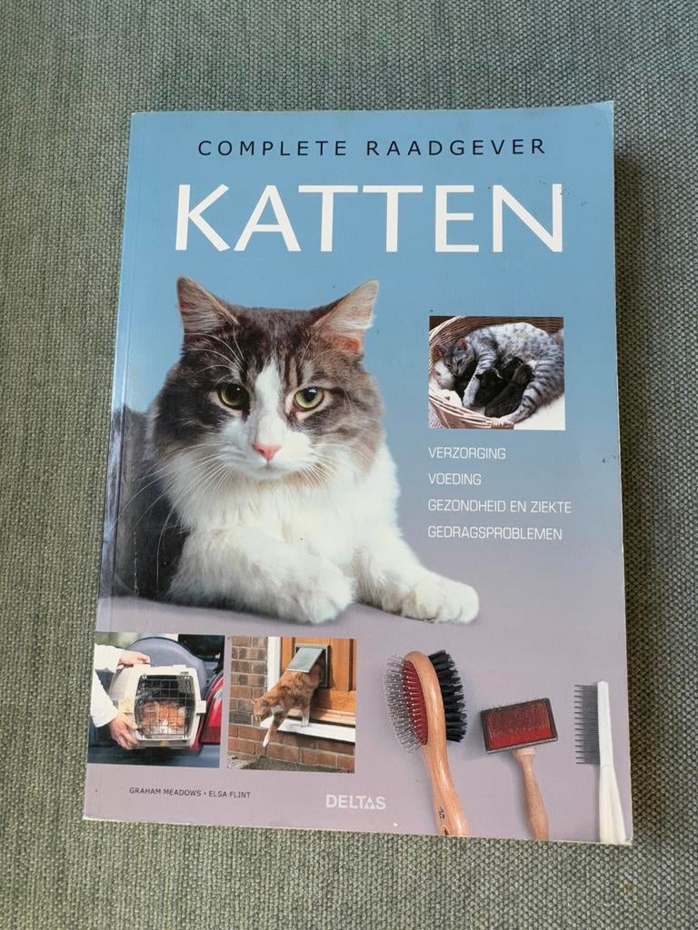 Compleet Handboek voor Kattenverzorging en Gedrag, Boeken, Ophalen of Verzenden, Gelezen, Katten