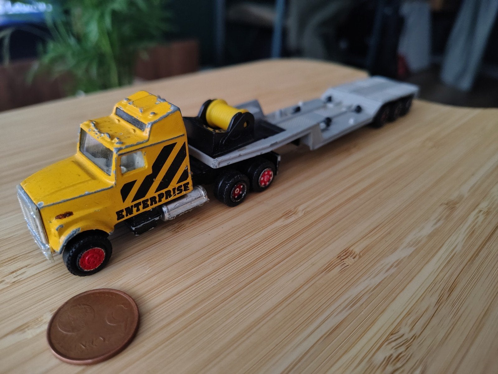Vintage Majorette Enterprise truck met dieplader en lier, Ophalen of Verzenden, Gebruikt, Bus of Vrachtwagen, Overige merken