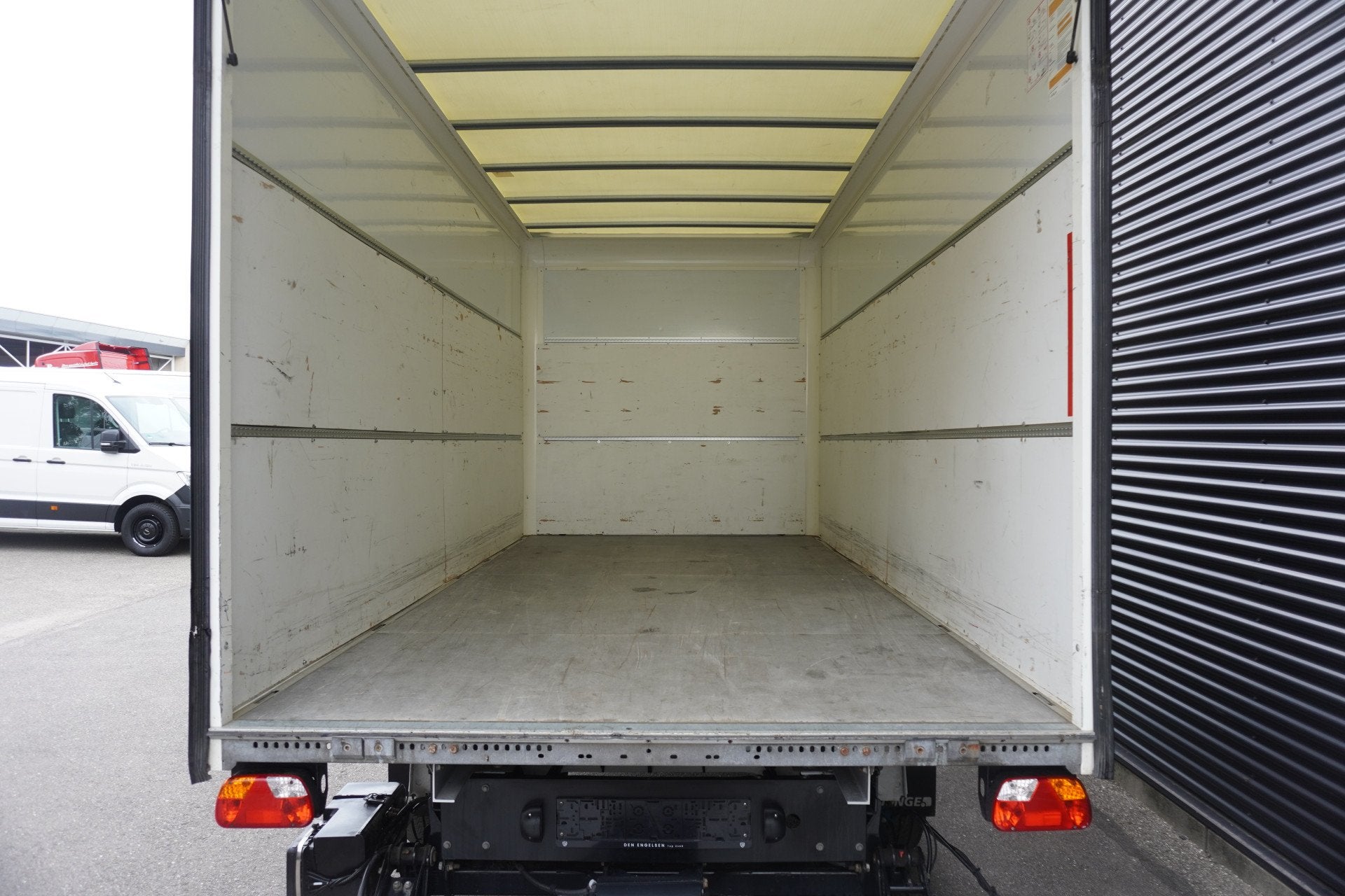 Volkswagen Crafter 180pk Automaat Bakwagen Laadklep Trekhaak, Auto's, Gebruikt, 4 cilinders, Volkswagen, 3000 kg