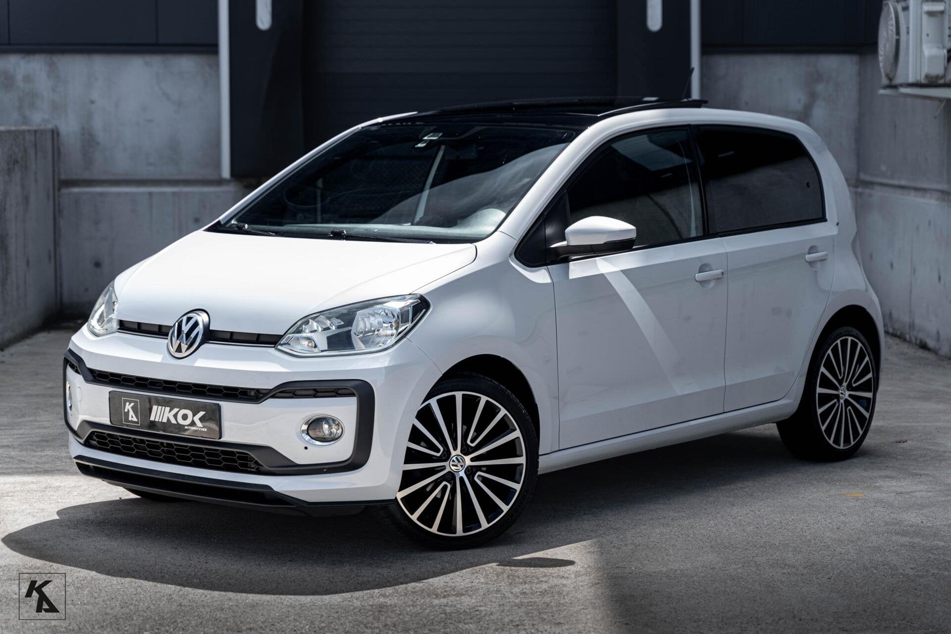Volkswagen Up! 1.0 TSI | High R-line | White Silver | Luxe, Voorwielaandrijving, Gebruikt, 4 stoelen, Leder