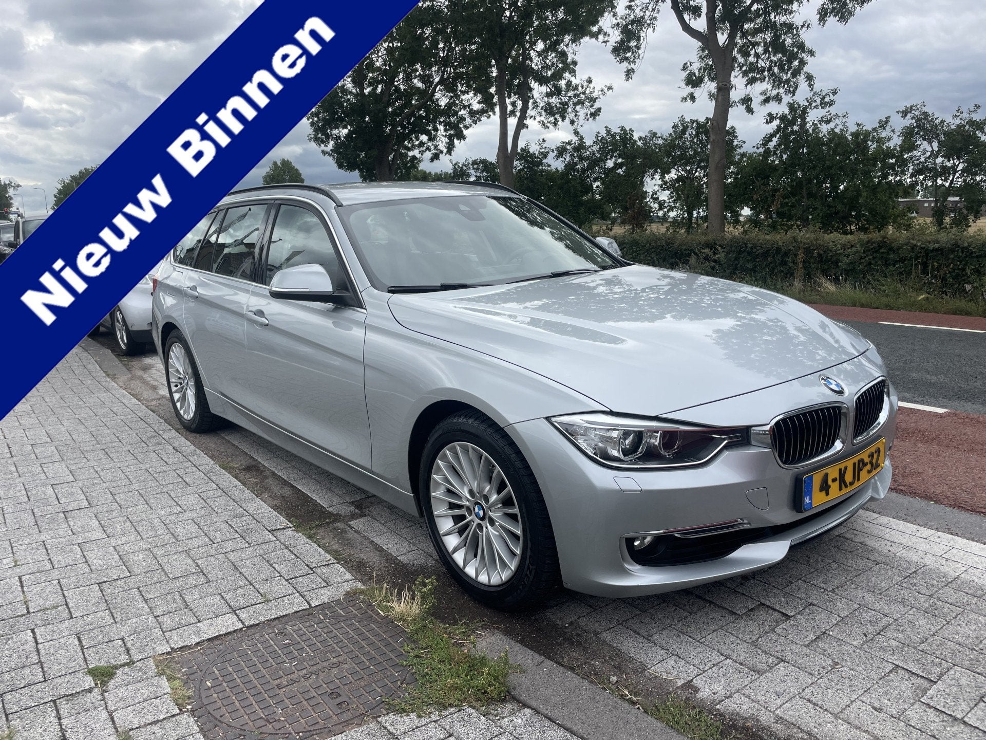 BMW 3 Serie Touring 320i High Executive Navi Leder 184 PK Nw, Euro 6, 4 cilinders, Handgeschakeld, 184 pk