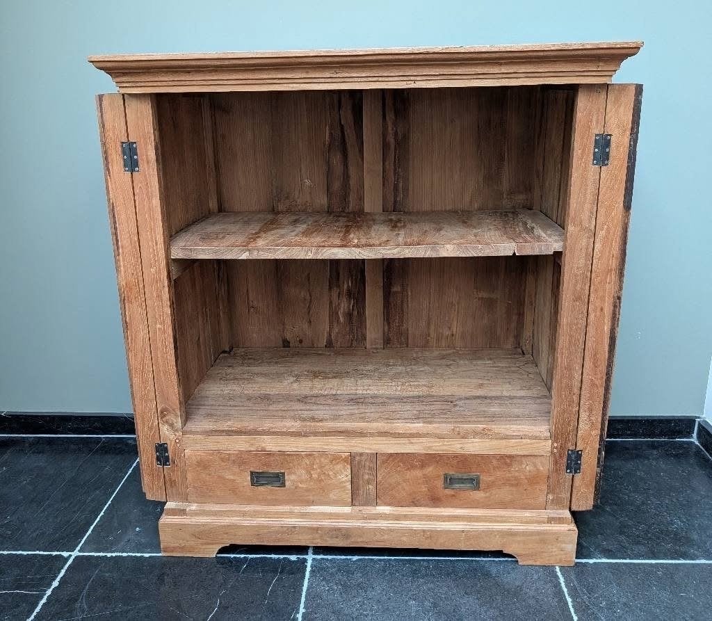 Foto 4 van Teakhouten kast met 2 deuren en 2 lades
