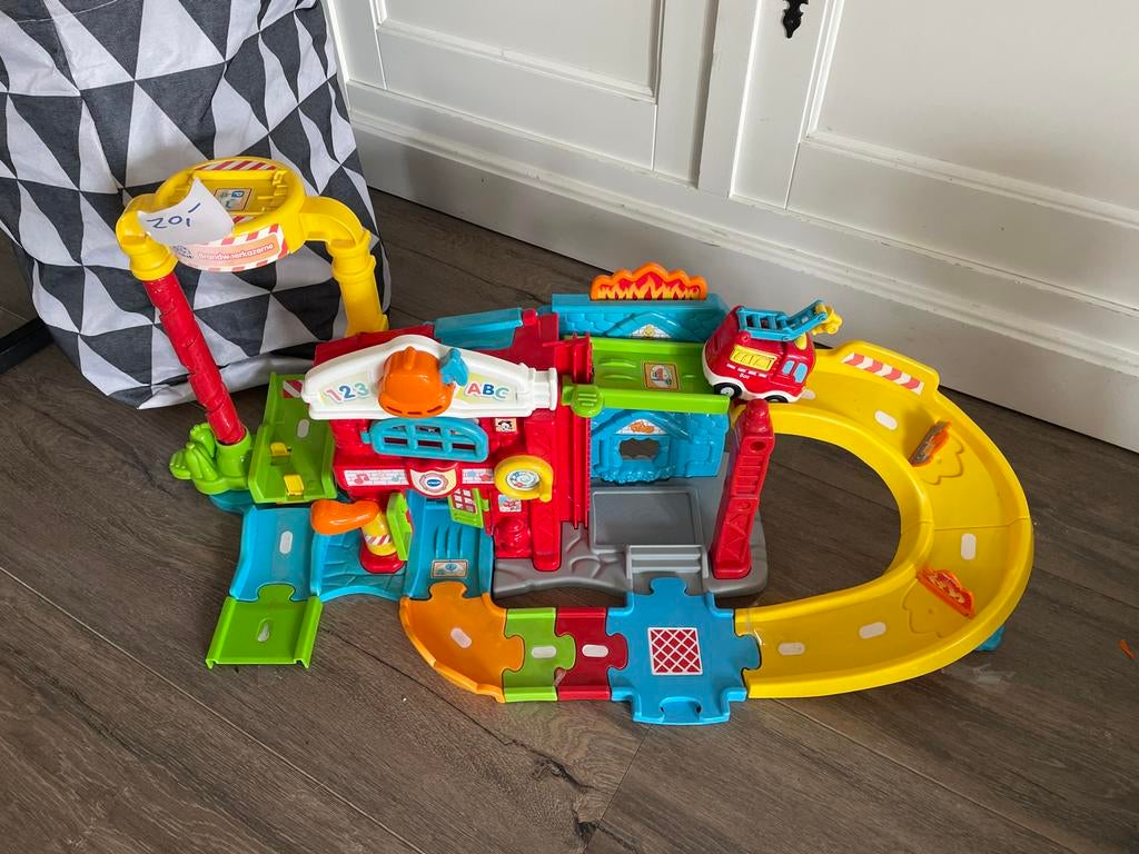 VTech Toet Toet Auto's Brandweerkazerne met brandweerauto, Ophalen of Verzenden, Gebruikt, Bouwen, Met geluid