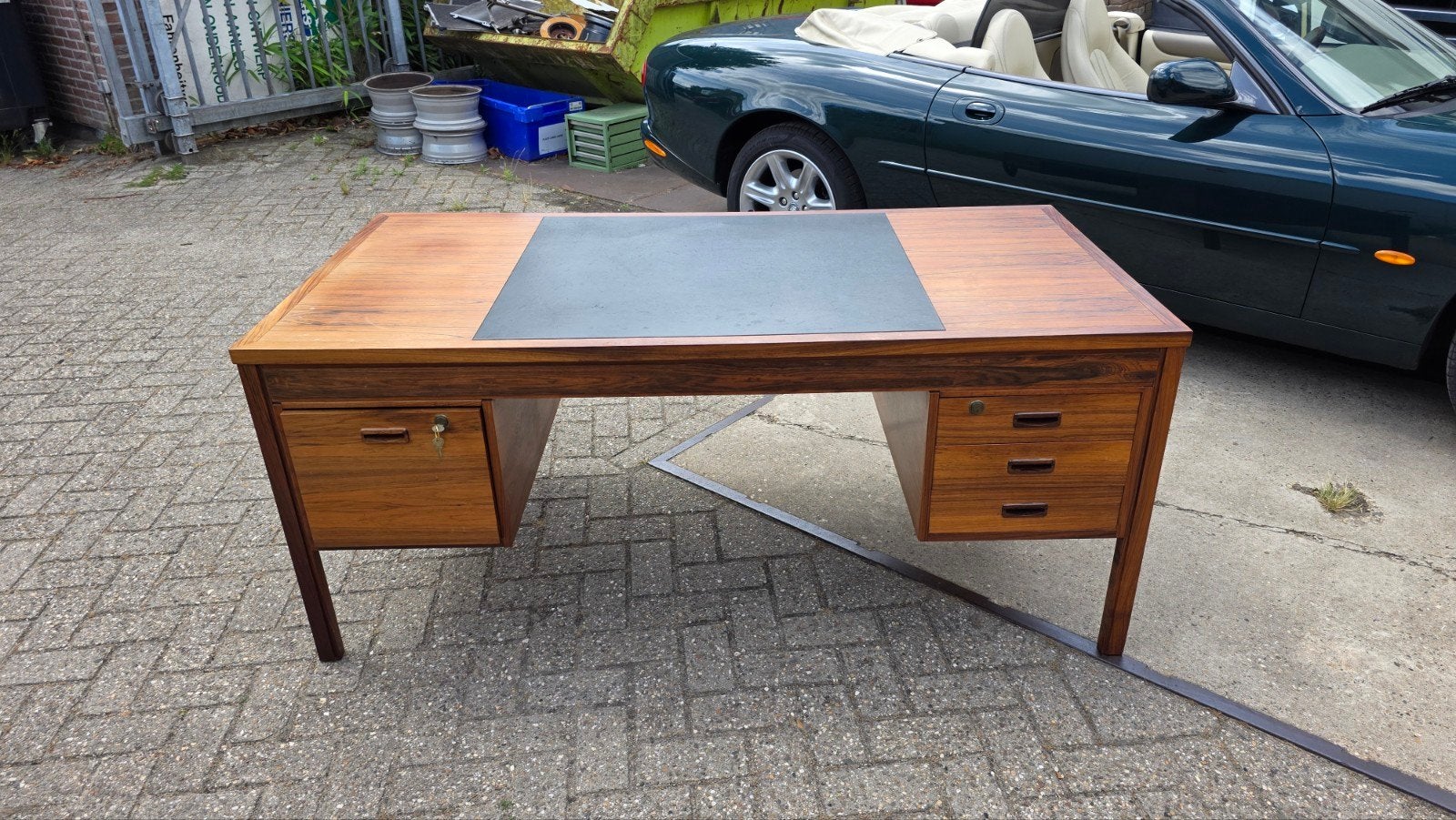 Design / vintage pallisander bureau, Ophalen