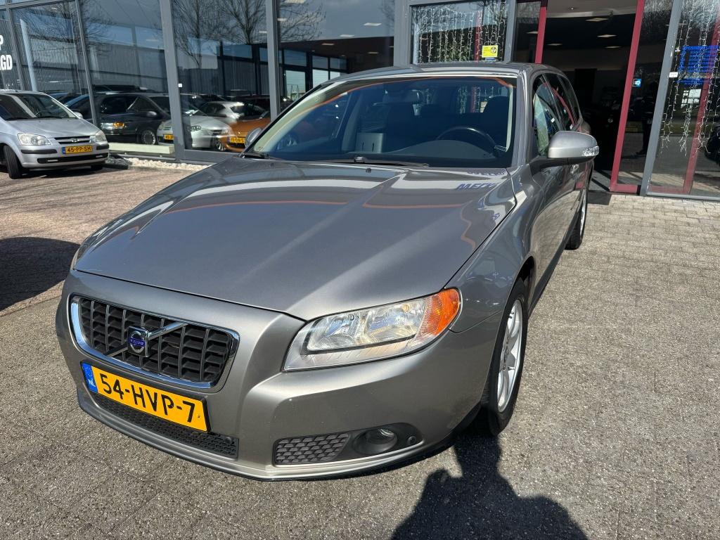 Volvo V70 2.0 Kinetic APK 4-26 NAVI NAP BJ 2009 ! (bj 2009), Voorwielaandrijving, Gebruikt, Zwart, Parkeersensor