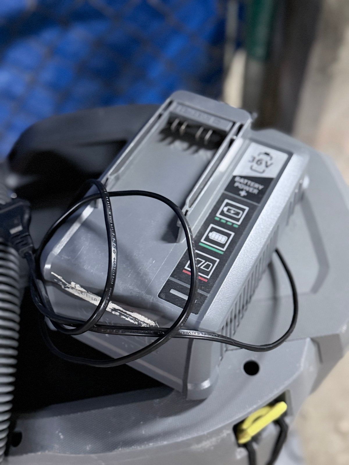 Kärcher WD 3 Battery Premium Set Nat-/Droogzuiger, Ophalen, Kärcher, Draadloos, Zo goed als nieuw