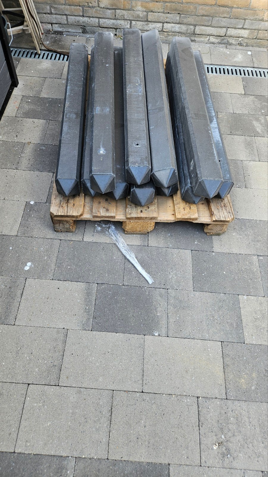 schutting palen, Doe-het-zelf en Verbouw, Dakpannen en Dakbedekking, Ophalen, Steen of Klei, Zwart, Overige typen