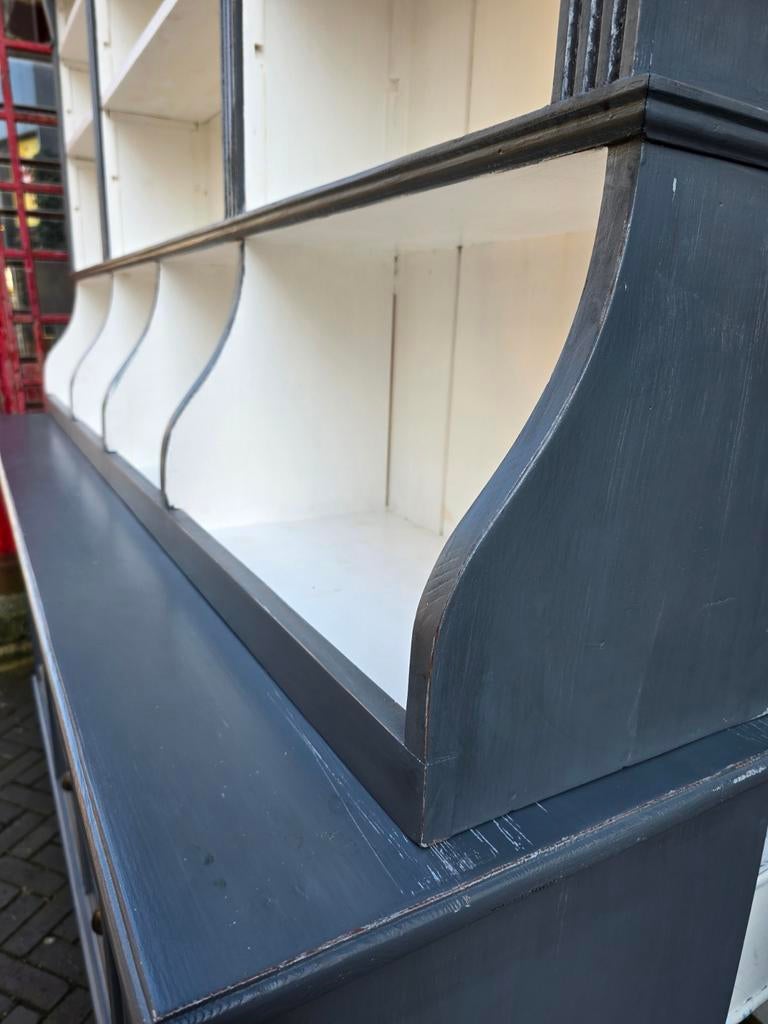 Foto 8 van Charmant grijs-blauwe Grutterskast | Winkelkast | Buffetkast