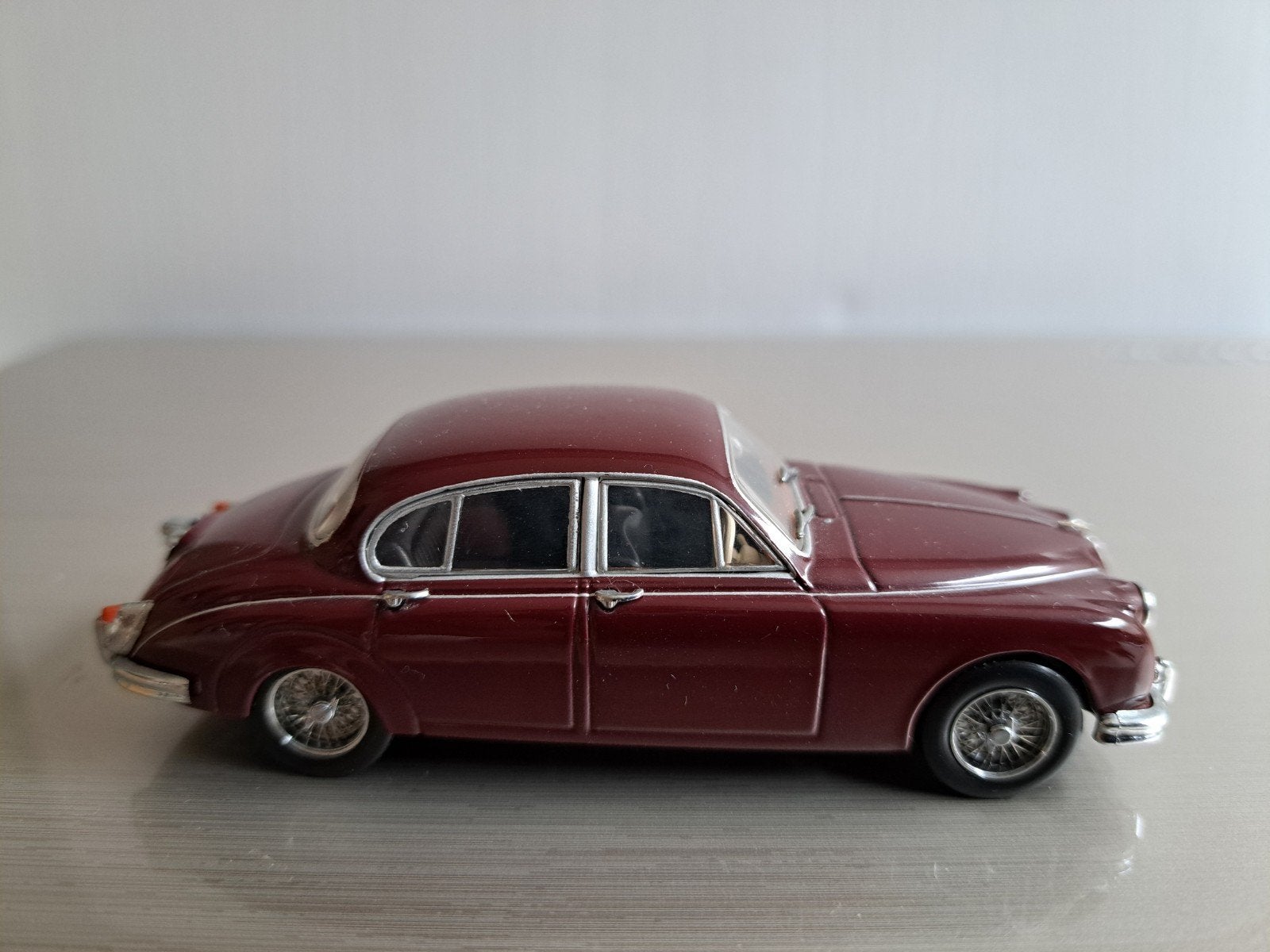 Jaguar MK2 1959-1967, Maroon, minichamps 1:43, Ophalen of Verzenden, Nieuw, Auto, MiniChamps
