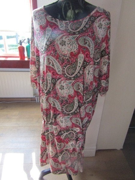 F754 AMBIKA mt XL jurk roze wit paisley travelstof, Kleding | Dames, Verzenden, Maat 46/48 (XL) of groter, Zo goed als nieuw, Roze